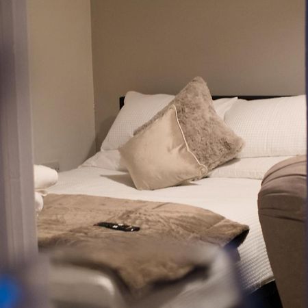1 Bedroom Apartment - The Opal كيلتنهام المظهر الخارجي الصورة