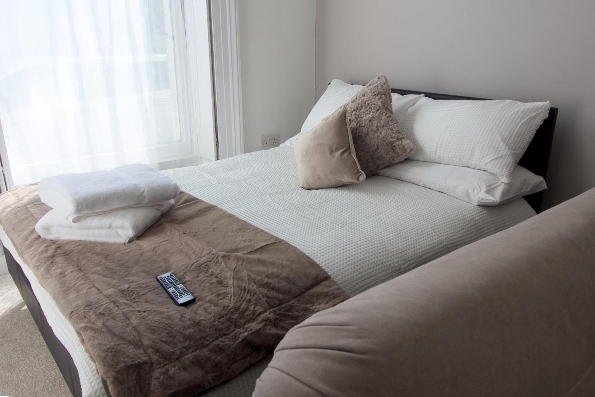 1 Bedroom Apartment - The Opal كيلتنهام المظهر الخارجي الصورة